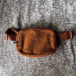 Sherpa belt bag